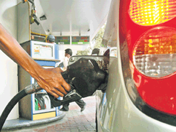 Petrol price cut by Re 1 per litre