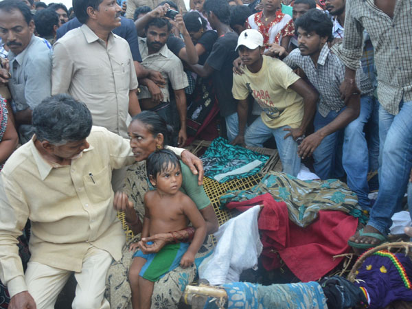 cyclone hudhud, cyclone, hudhud, odisha, vishakhapatnam, vizag, disaster, relief