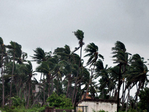 Hudhud impact: 18 killed in UP