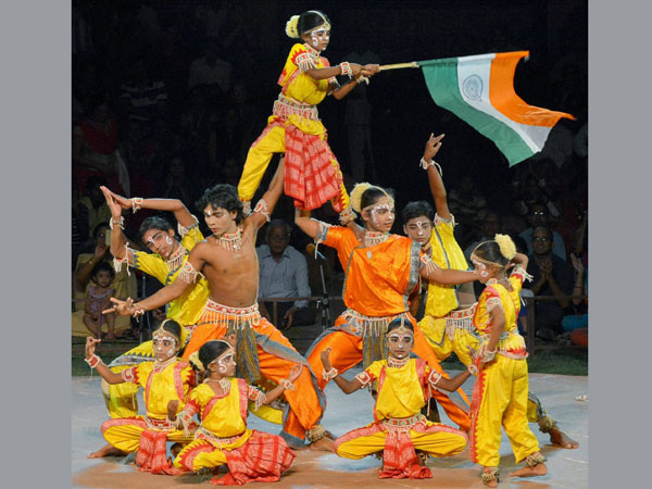 photo features, kashmir, gurgaon, pranab mukherjee