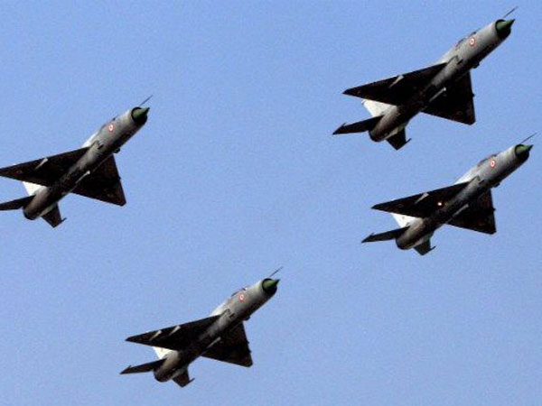 US airdrop arms, aid to Kurdish fighters