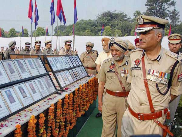 Telangana, AP pay tributes to martyrs