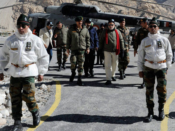 Narendra Modi reaches Srinagar