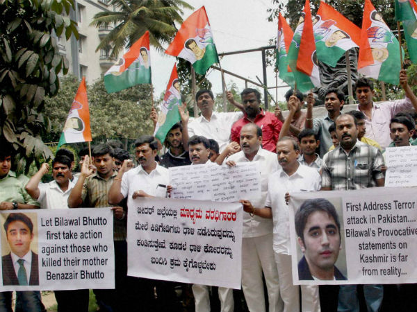 Activists of Youth congress protest against Bilawal Bhutto son of Late Benazir Bhutto for his recent remark on Kashimir, in Bengaluru.