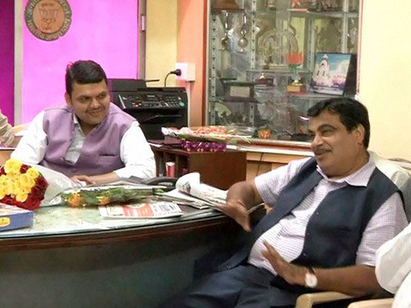 Fadnavis meets Gadkari on Diwali