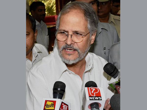 Congress hits out at Najeeb Jung 