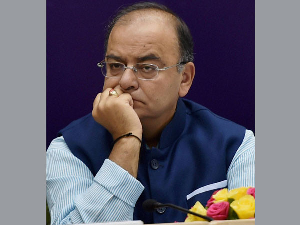 Congress slams Arun Jaitley over CAG
