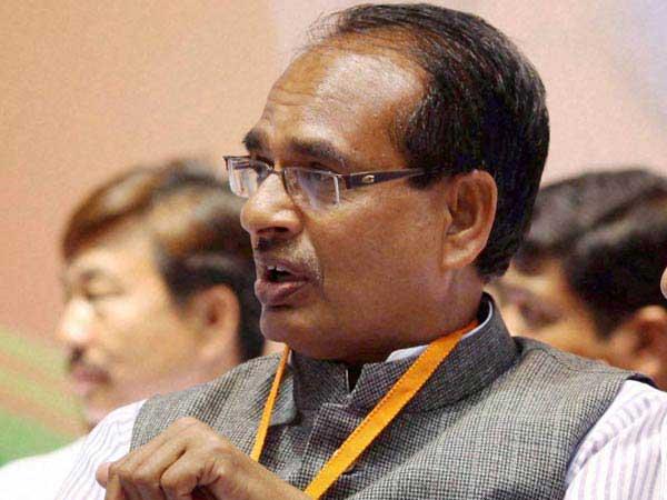 Shivraj Singh Chouhan's takes a dig at Suresh Prabhu on Twitter, tweet deleted promptly. Shivraj Singh Chouhan's takes a dig at Suresh Prabhu on Twitter, tweet deleted promptly.