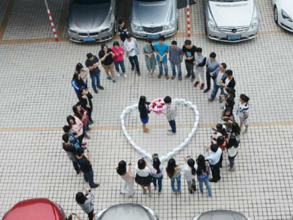 Chinese man proposes with a ring of 99 iPhones, she says no.