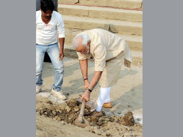 narendra-modi-spade