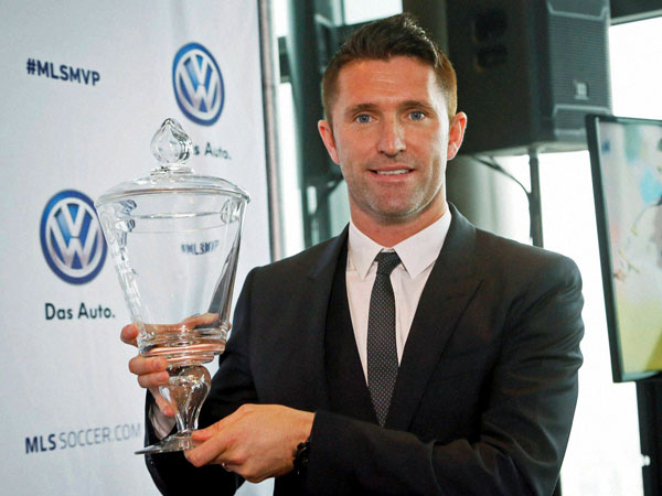 Robbie Keane with his trophy