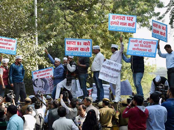 Members of AAP Gramin Morcha protest outside Raj Niwas