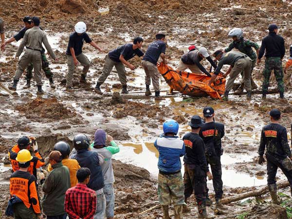 20 dead in Indonesia landslide 20 dead in Indonesia landslide