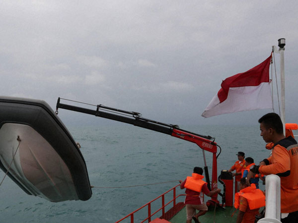 AirAsia's tail lifted from Java Sea AirAsia's tail lifted from Java Sea