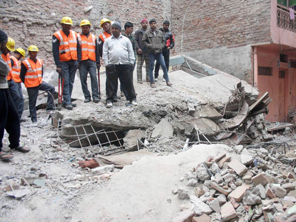 4-storeyed building collapses in Delhi 4-storeyed building collapses in Delhi