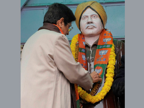 Bedi faces ire of Oppn Bedi faces ire of Oppn