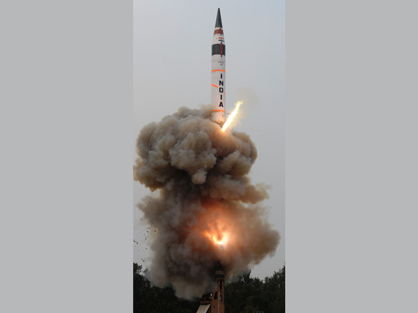 PM lauds scientists for Agni-V success PM lauds scientists for Agni-V success