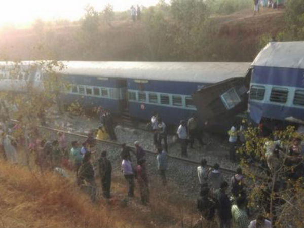 Bengaluru-Ernakulam Express derails Bengaluru-Ernakulam Express derails