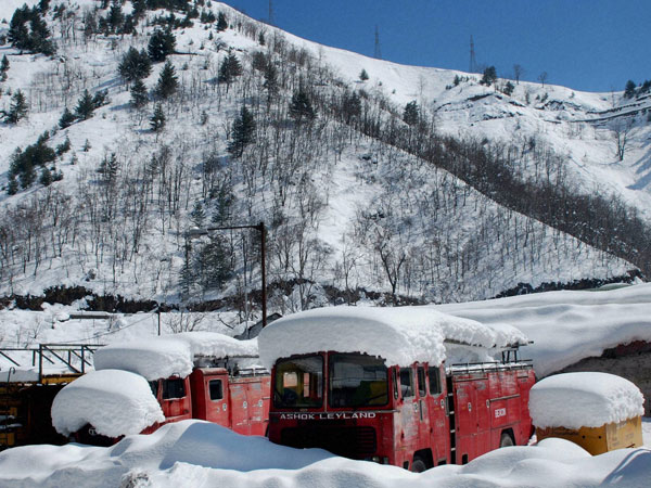 Jammu-Srinagar highway restored Jammu-Srinagar highway restored