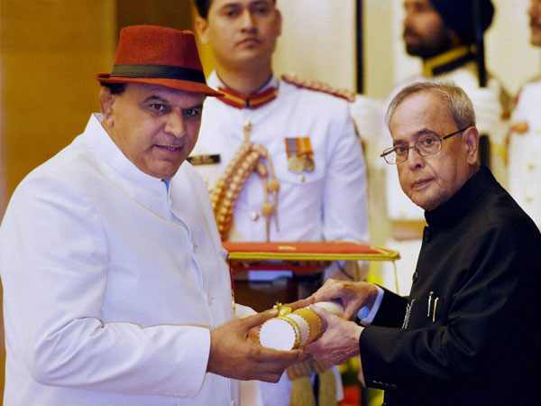 President Pranab Mukherjee presents Padma Bhushan to Satpal