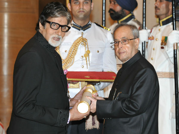Superstar Amitabh Bachchan receives Padma Vibhushan; PM Modi, family attend the ceremony. (Image source: PIB) Superstar Amitabh Bachchan receives Padma Vibhushan; PM Modi, family attend the ceremony. (Image source: PIB)
