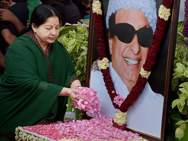 Jayalalithaa takes oath as TN CM Jayalalithaa takes oath as TN CM