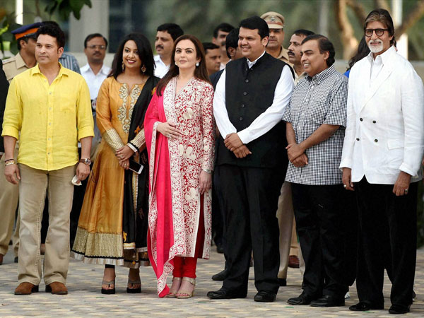 Celebs pose for a group photo