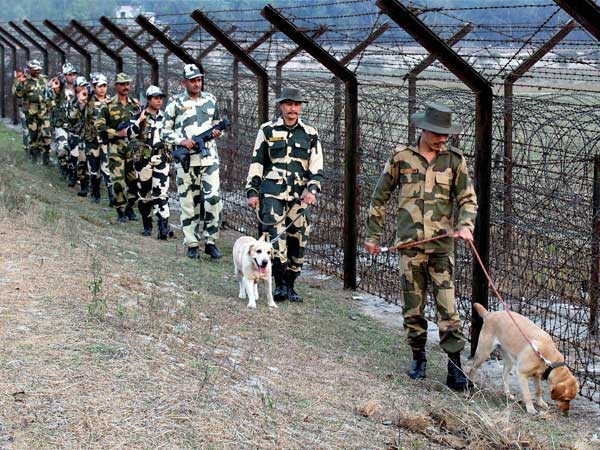 WB: 400 B'deshi illegal immigrants held WB: 400 B'deshi illegal immigrants held