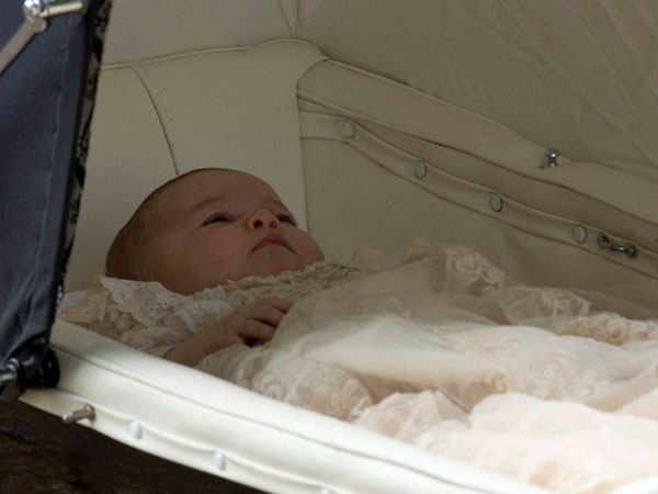 Princess Charlotte, Prince George wore same gown Princess Charlotte, Prince George wore same gown