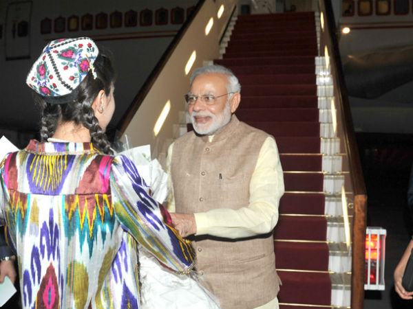 PM Modi welcomed on his arrival