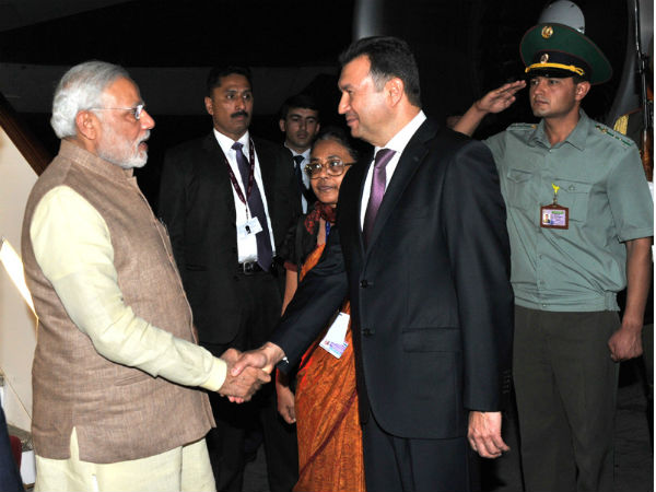 Tajikistan PM Qohir Rosoulzoda welcomes PM Modi