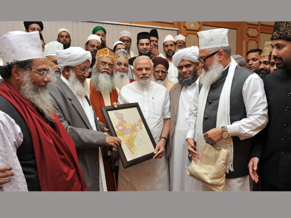 Modi meets sufi scholars Modi meets sufi scholars