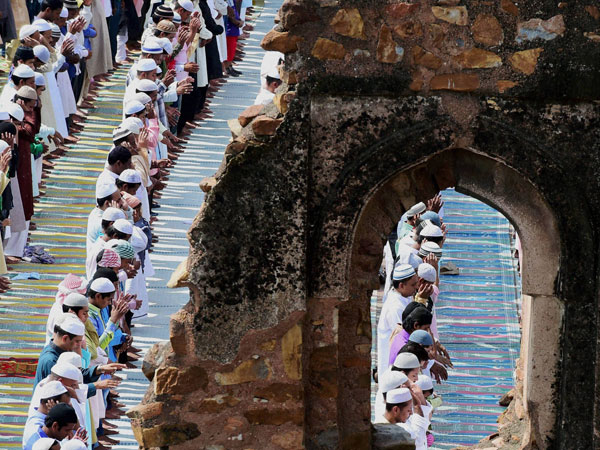 Shias, Sunnis jointly celebrate Eid Shias, Sunnis jointly celebrate Eid