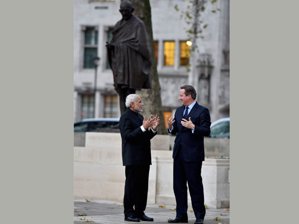 Narendra Modi and David Cameron Narendra Modi and David Cameron