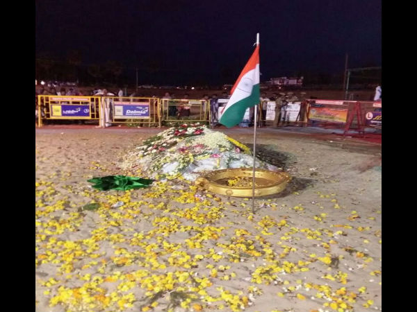 File photo of the kabr on the day of Dr Kalam’s burial. File photo of the kabr on the day of Dr Kalam’s burial.