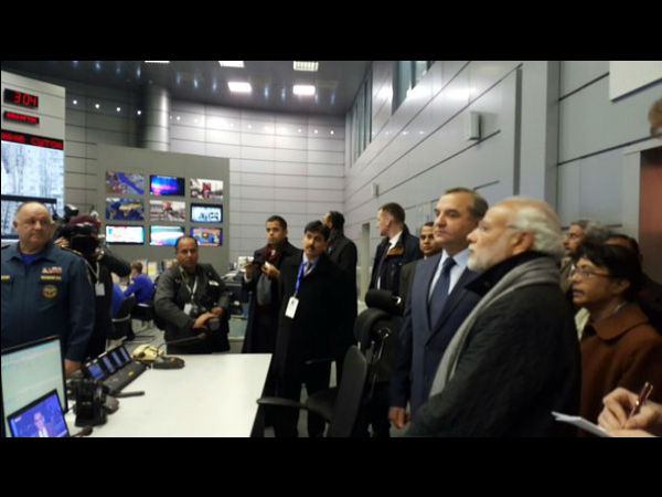 PM visits Russia's crisis mgmnt centre PM visits Russia's crisis mgmnt centre