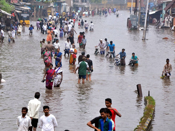 Rs15,000 cr losses due to Chennai floods Rs15,000 cr losses due to Chennai floods