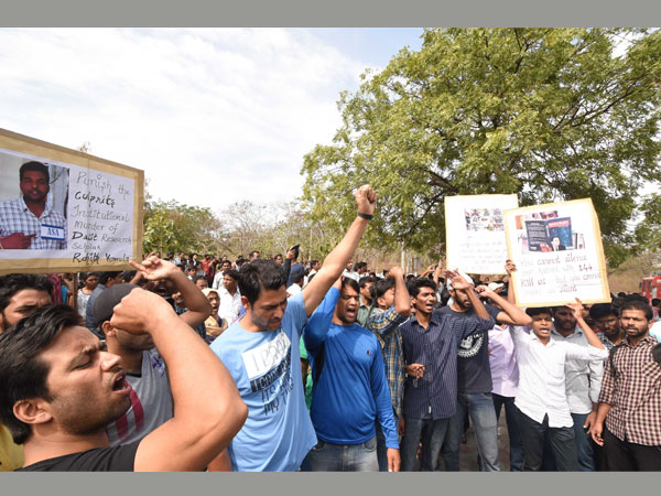 JNU students begin hunger strike JNU students begin hunger strike