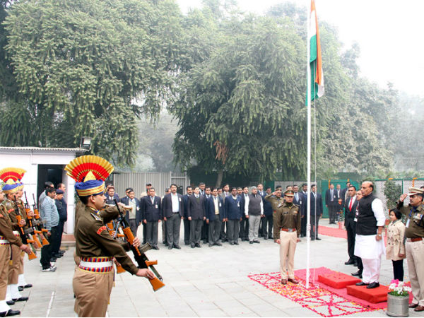 HM Rajnath Singh unfurls national flag on R-Day