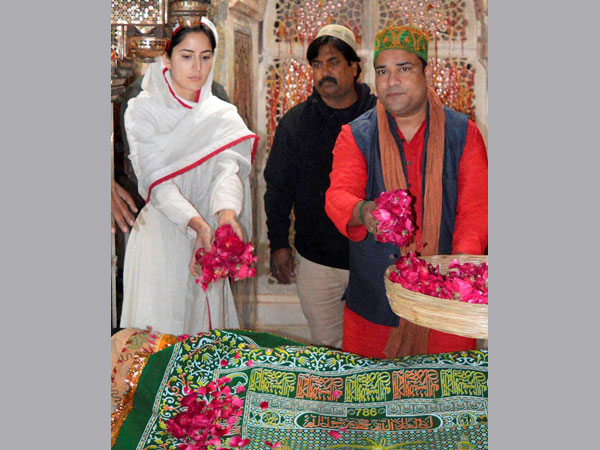 Katrina Kaif pays obeisance at the shrine of Hazrat Saleem Shaikh in Fatehpur Sikri, Agra on Sunday. Katrina Kaif pays obeisance at the shrine of Hazrat Saleem Shaikh in Fatehpur Sikri, Agra on Sunday.