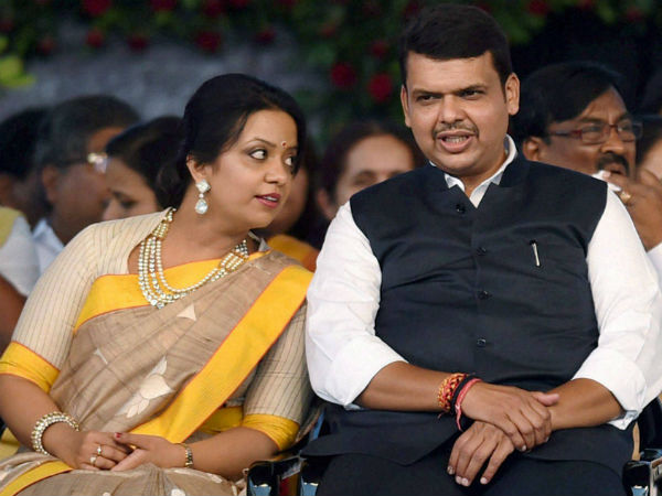Trouble for Devendra Fadnavis's wife!. Trouble for Devendra Fadnavis's wife!.