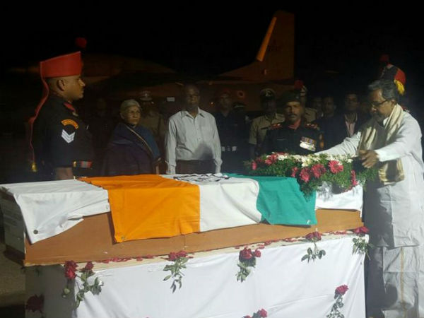 Karnataka CM pays last respect to Lance Naik Hanumanthappa