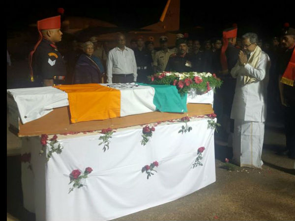 Karnataka CM receives mortal remains of Lance Naik Hanumanthappa