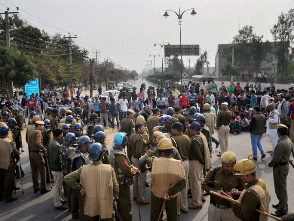 Jat stir violence: Haryana govt seeks Rs.1,000 crore aid for 'man-made disaster'. Jat stir violence: Haryana govt seeks Rs.1,000 crore aid for 'man-made disaster'.