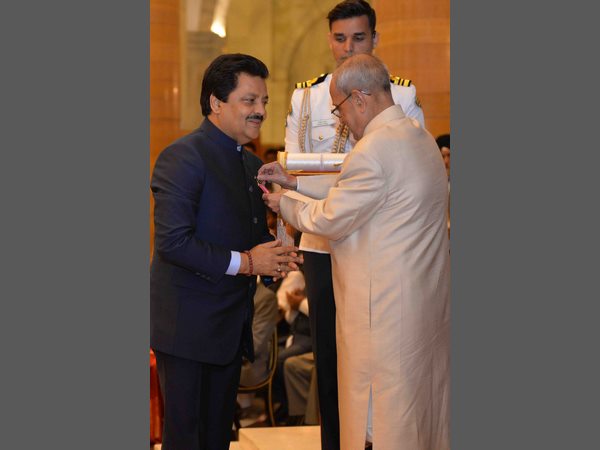 In pics: Rajinikanth, Priyanka get Padma awards