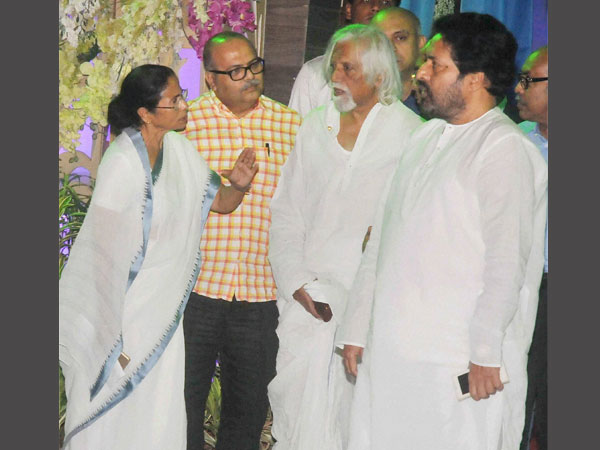 mamata banerjee and ABP Group head Aveek Sarkar and others. mamata banerjee and ABP Group head Aveek Sarkar and others.