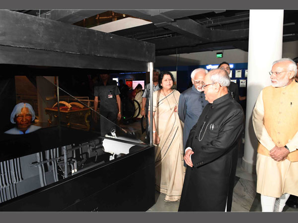 President, PM admiring the museum