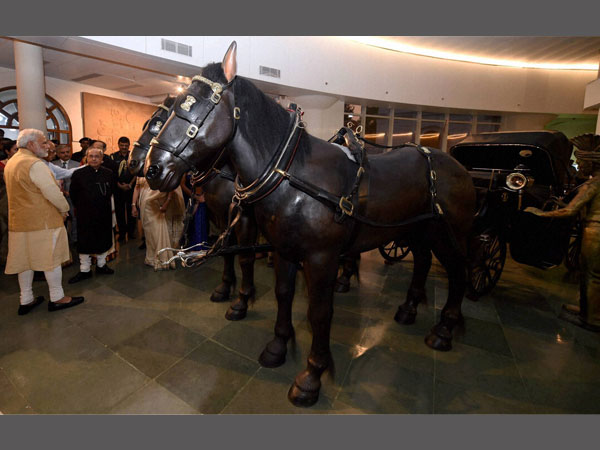 PM Modi admiring the installations at the Museum