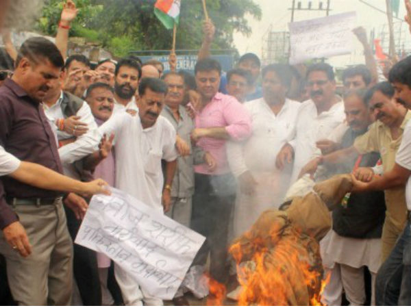JK HC lawyers hold protest rally in Srinagar