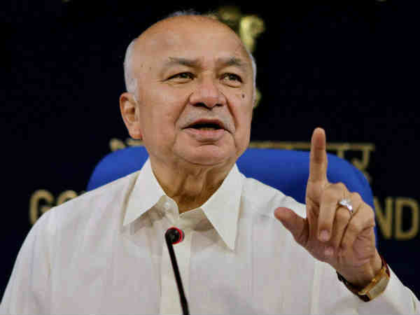 Kashmir situation: Shinde lambasts govt Kashmir situation: Shinde lambasts govt